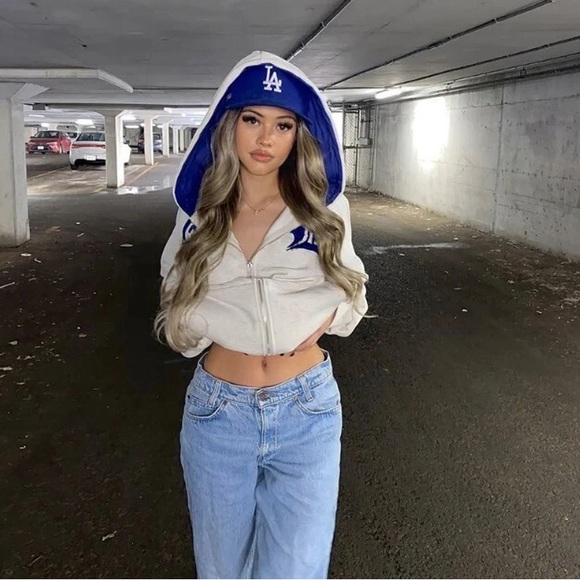 ADIKA Zip up - Picture 2 of 4